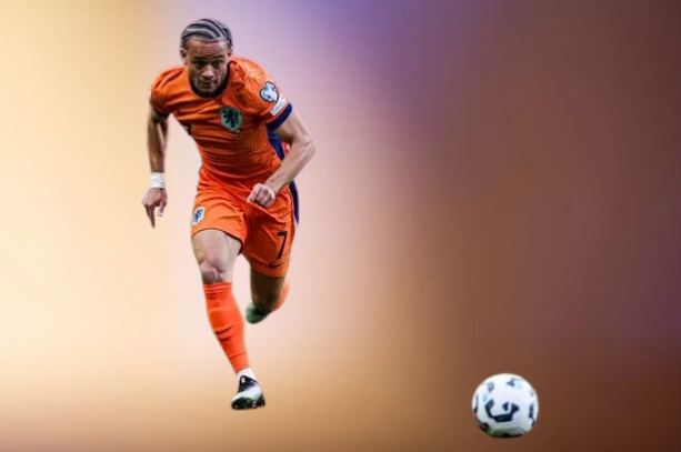 Xavi Simons Lands in London as Tottenham and Chelsea Eye Transfer Move